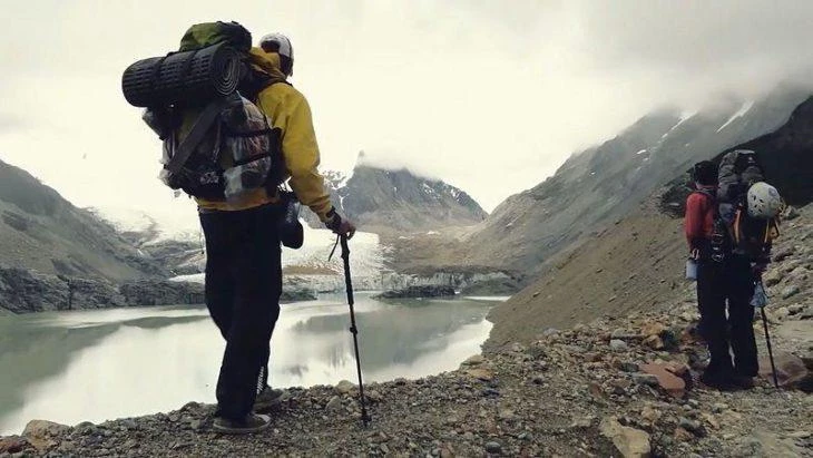  https://commons.wikimedia.org/wiki/File:Trekking_in_Chaltén_-_Argentina.jpg