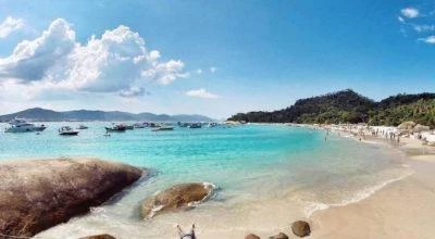 Imagem ilustrativa: 16 melhores praias de Florianópolis para curtir na Ilha da Magia