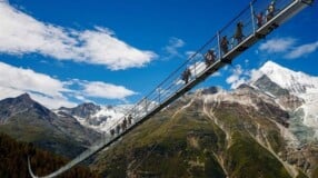 Ponte suspensa mais longa do mundo é aberta na Suiça