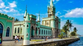 Imagem ilustrativa: Ilha Fiscal: guia completo com informações e fotos desse paraíso histórico