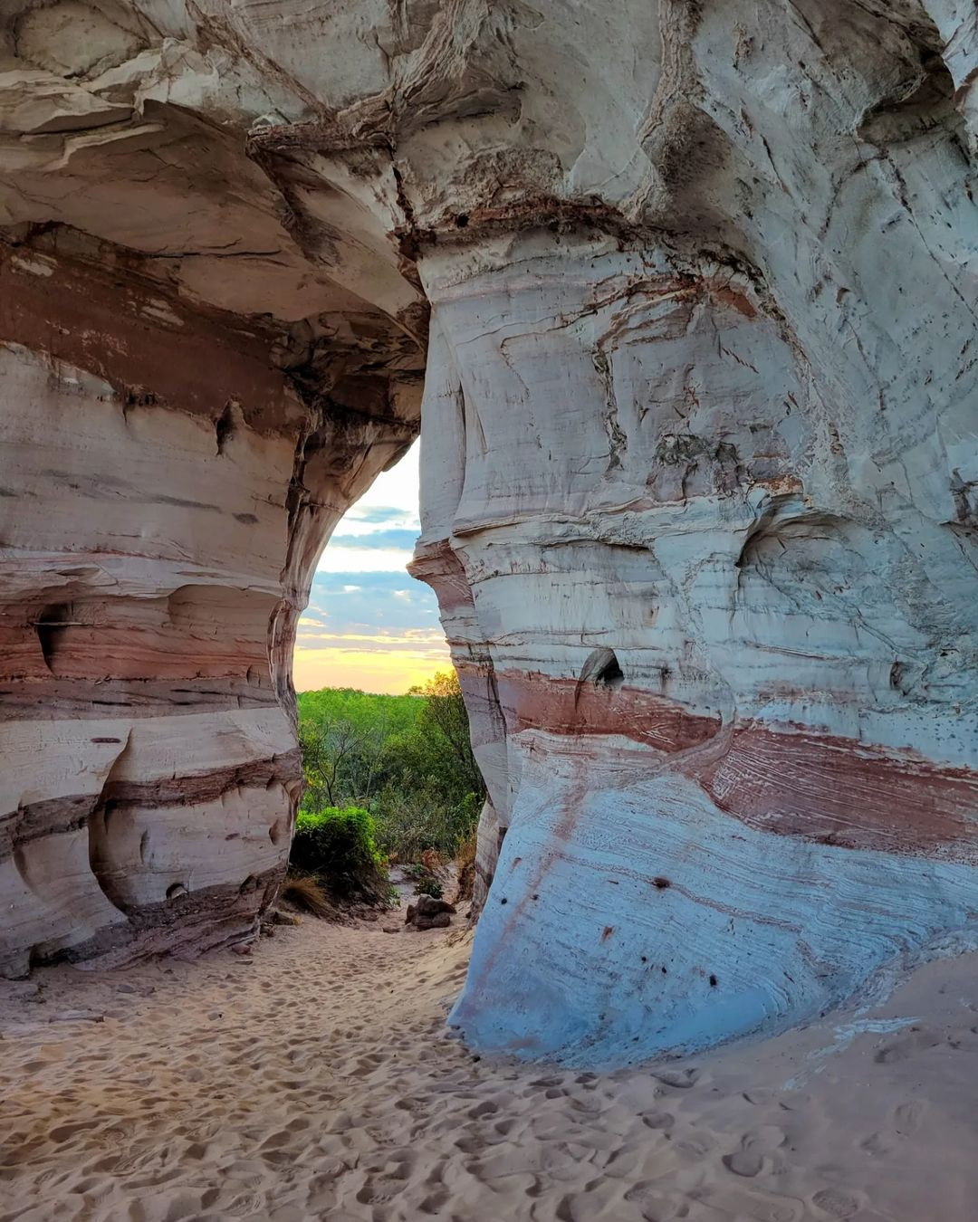 Pedra Furada, no Jalapão