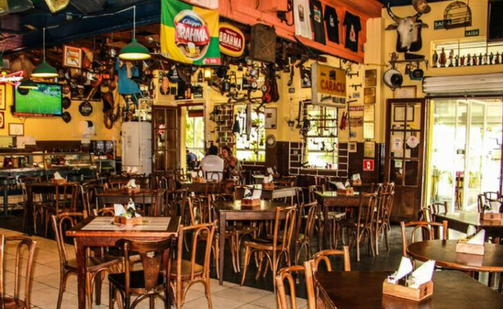 30 bares em Curitiba que você deve conhecer para uma noite divertida