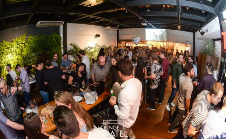 30 bares em Curitiba que você deve conhecer para uma noite divertida