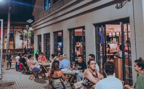 30 melhores bares em Curitiba para uma noite animada