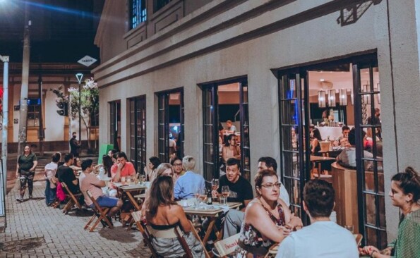30 MELHORES bares em Curitiba para uma noite animada