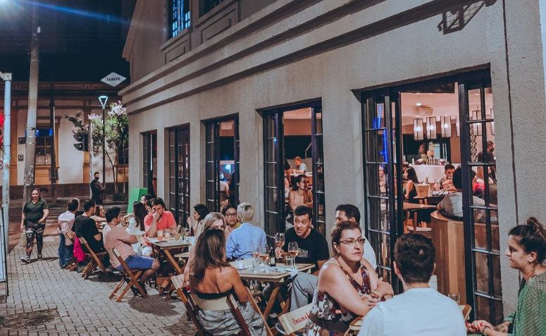 30 MELHORES bares em Curitiba para uma noite animada