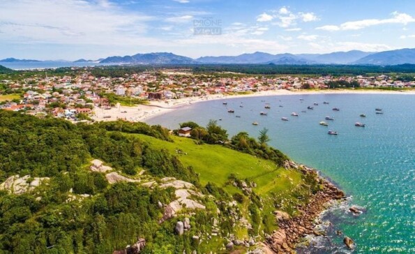 Praia da Pinheira: conheça os principais atrativos do paraíso catarinense
