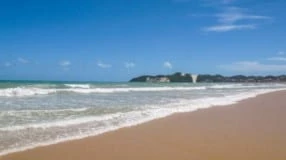 Praia de Ponta Negra (Natal): conheça o principal cartão-postal potiguar