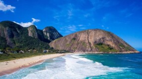 Imagem ilustrativa: Praia de Itacoatiara: conheça uma das orlas mais bonitas do Brasil