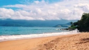 Praia do Curral: saiba o que fazer na praia mais agitada de Ilhabela