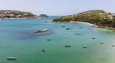 Imagem ilustrativa: Praia da Ferradura: o que fazer nessa incrível orla de Búzios