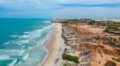 Imagem ilustrativa: Praia das Fontes: saiba tudo sobre esse destino paradisíaco do Ceará