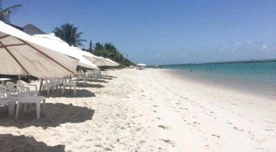 Imagem ilustrativa: Praia de Muro Alto: conheça as piscinas naturais dessa atração