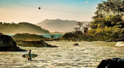Imagem ilustrativa: Praia do Matadeiro: conheça as belezas dessa praia popular em Floripa