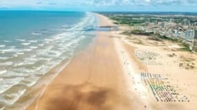 Praia de Atalaia: o que fazer na orla urbana mais charmosa de Sergipe
