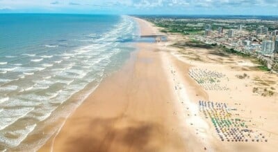 Praia de Atalaia: o que fazer na orla urbana mais charmosa de Sergipe