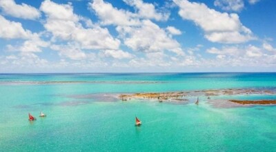 Imagem ilustrativa: Praia de Pajuçara: apaixone-se pelas piscinas naturais de Maceió