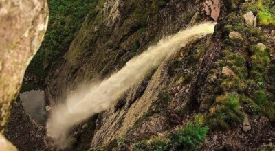 Imagem ilustrativa: Cachoeira da Fumaça: conheça a segunda maior queda d’água do Brasil