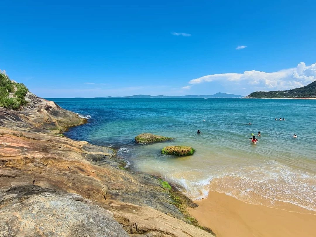 Praia do Estaleiro o que fazer