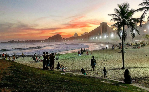 Praia do Leme: o que fazer + fotos da atração da Cidade Maravilhosa