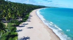 Encante-se com a Praia da Sereia, uma das orlas mais belas de Maceió