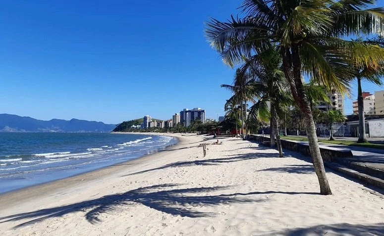 Praia de Martim de Sá: onde fica, como chegar, passeios, fotos e dicas