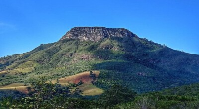 Imagem ilustrativa: 10 atrações na Serra dos Alves para apreciar as montanhas de Minas
