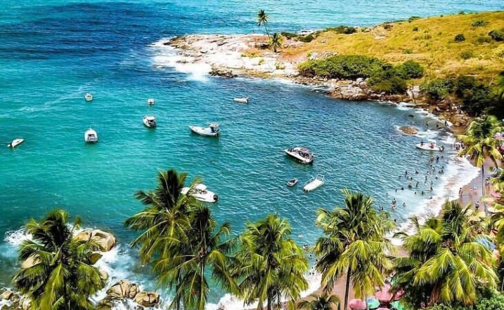 Praia de Gaibu Pernambuco Brazil quiet beach cliffs vegetation