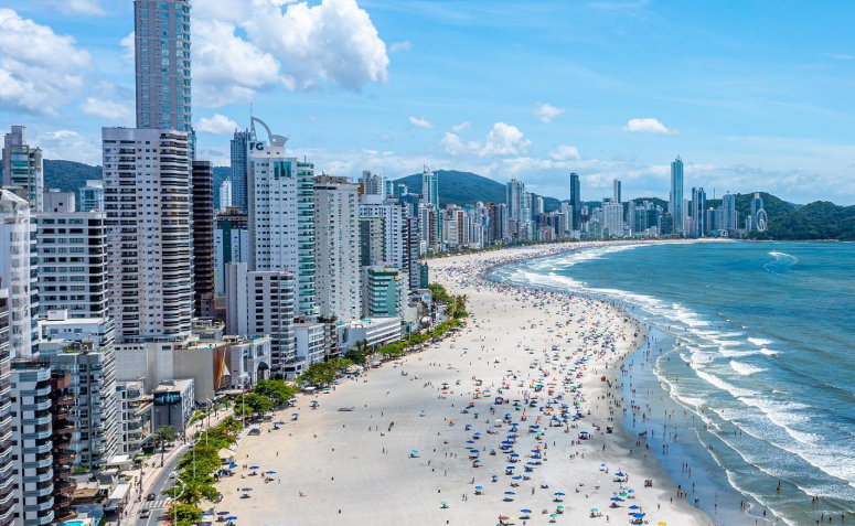 Praia central de Balneário Camboriú