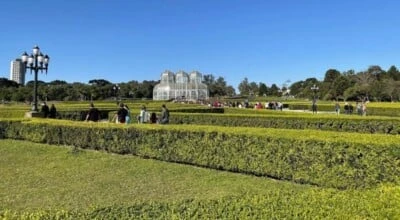 Conheça Curitiba e aproveite as quatro estações na cidade sorriso