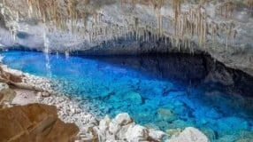 Conheça a Gruta do Lago Azul, um monumento natural em Bonito (MS)