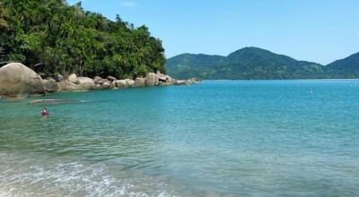 Descanse em meio à beleza natural da Praia da Fortaleza, em Ubatuba – SP