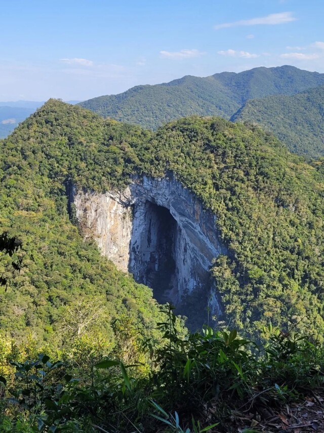 Maior entrada de caverna do mundo: conheça a Casa de Pedra, no Brasil