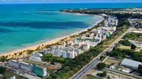 Conheça Cabo Branco, a espetacular praia urbana de João Pessoa