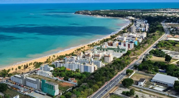Conheça Cabo Branco, a espetacular praia urbana de João Pessoa