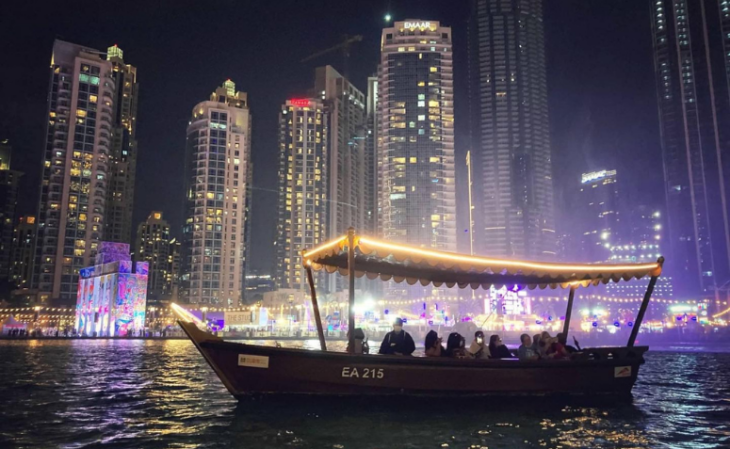 passeio de barco pela Fonte de Dubai