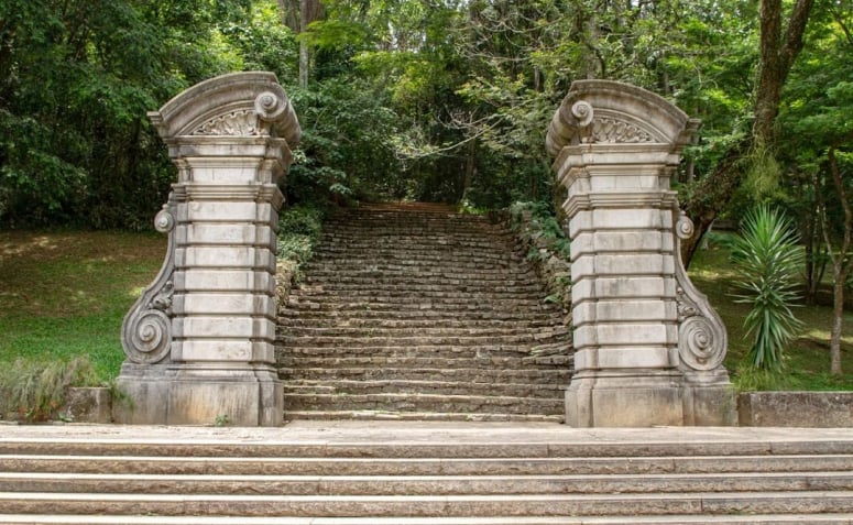 Escadarias Históricas e Jardim de Lineu no Jardim Botânico de SP