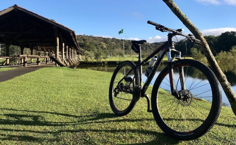 Andar de bicicleta no Parque Tingui