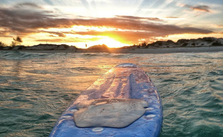 Surf na Praia Grande, em Arraial do Cabo