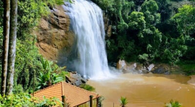 Cachoeira Grande de Lagoinha: o melhor destino para levar a família em SP