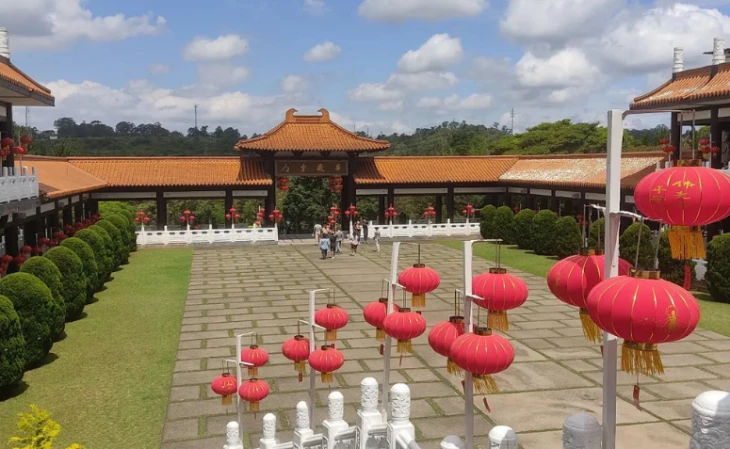 Templo Zu Lai, em Cotia, reabre para visitas - 20/05/2022 - Passeios - Guia  Folha