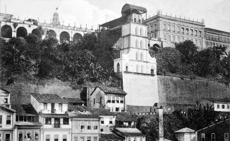 Foto histórica do Elevador Lacerda