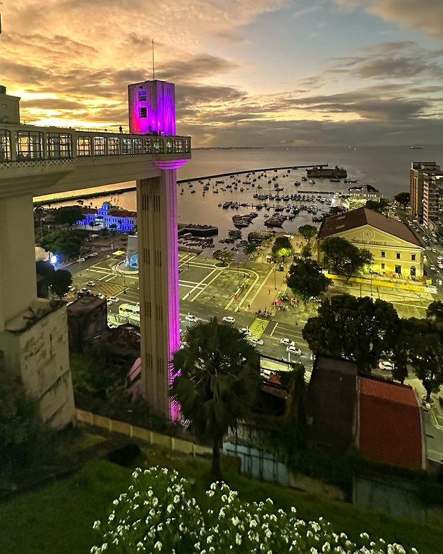 Elevador Lacerda a noite