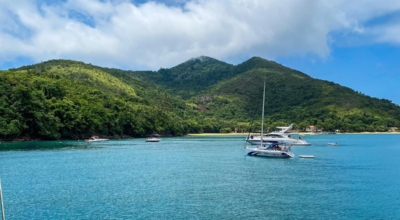 Praia da Enseada em Ubatuba: entre na vibe familiar do litoral paulista