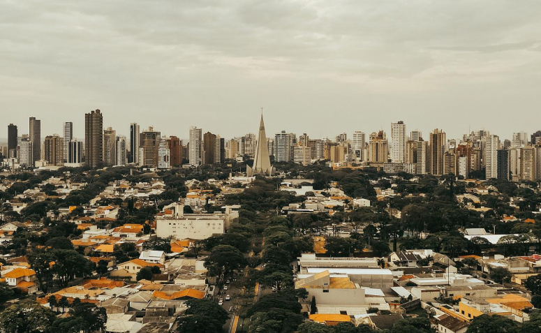 foto de Maringá com a catedral ao fundo