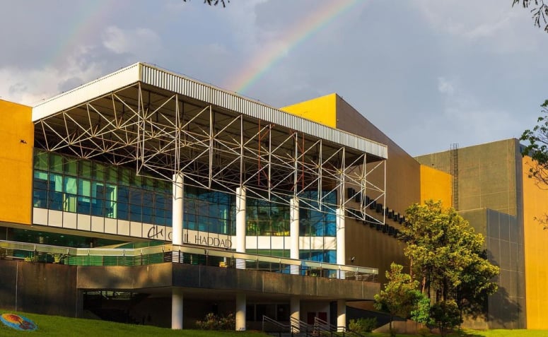 fachada do Teatro Calil Haddad em Maringá