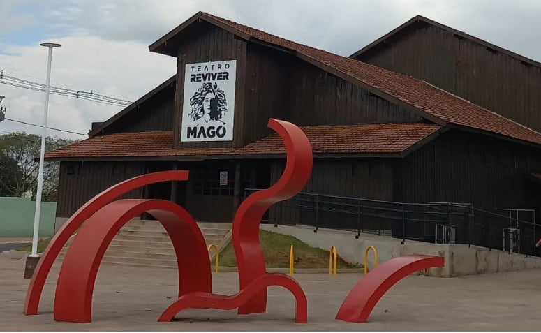 praça do Teatro Reviver Magó em Maringá