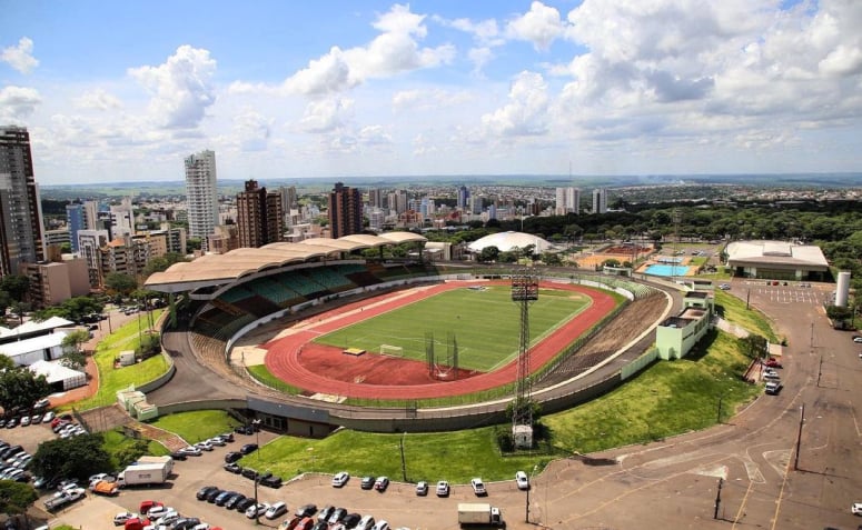 vista aérea do Estádio Willie Davids com a Vila Olímpica ao fundo