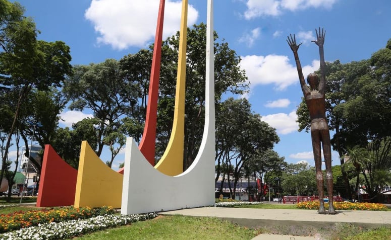 Monumento ao Desbravador ou Praça do Peladão em Maringá